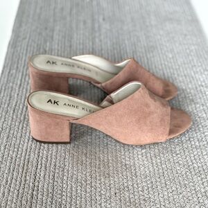 Anne Klein Blush Pink Suede Fabric Block Heel Slides Sandals Size 9